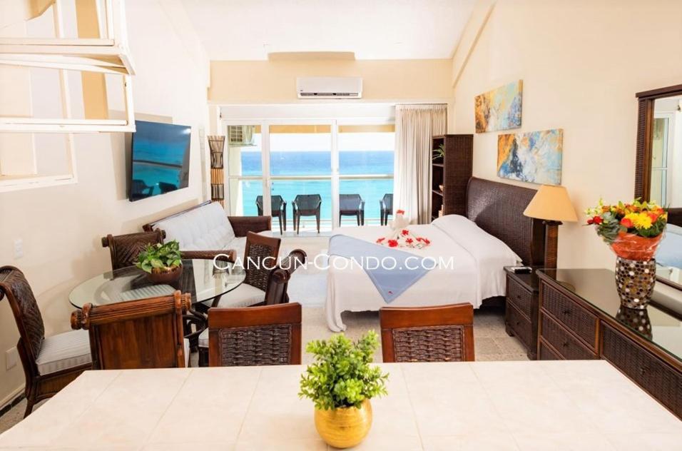 2 Story Oceanfront Penthouses On Cancun Beach! Exterior photo