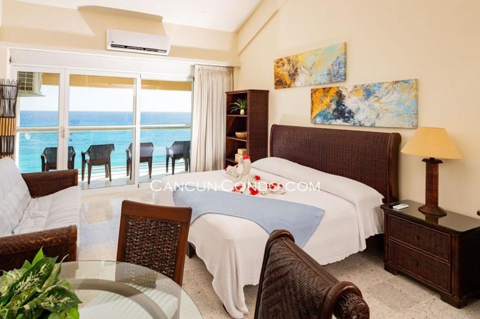 2 Story Oceanfront Penthouses On Cancun Beach! Exterior photo
